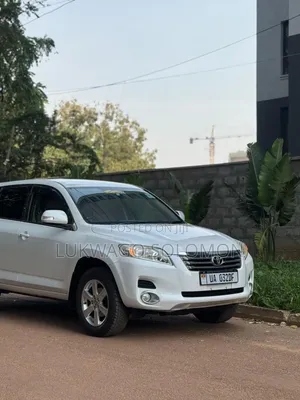 Toyota Vanguard 2012 White