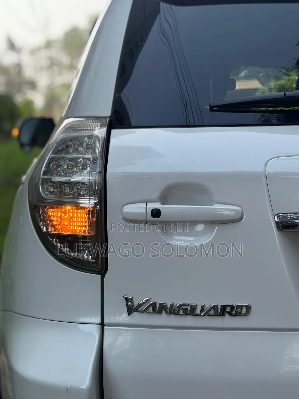 Toyota Vanguard 2012 White