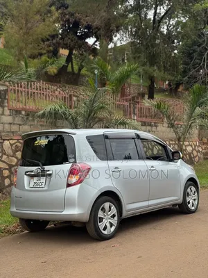 Toyota Ractis 2010 Silver