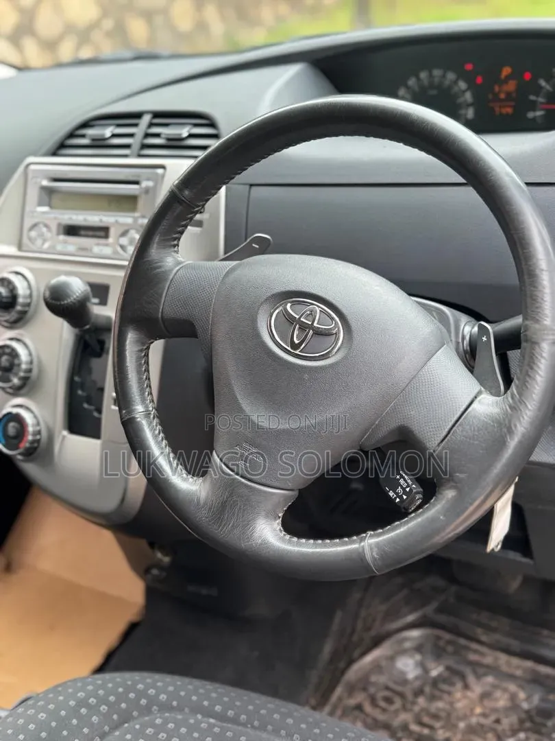 Toyota Ractis 2010 Silver