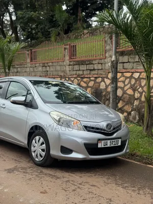 Toyota Vitz 2012 Silver