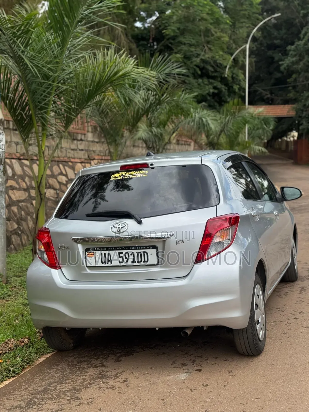 Toyota Vitz 2012 Silver