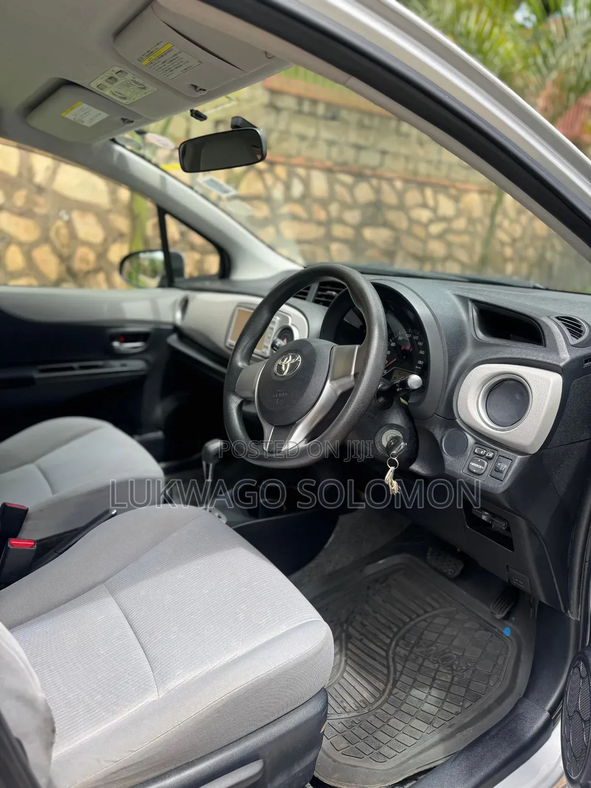Toyota Vitz 2012 Silver