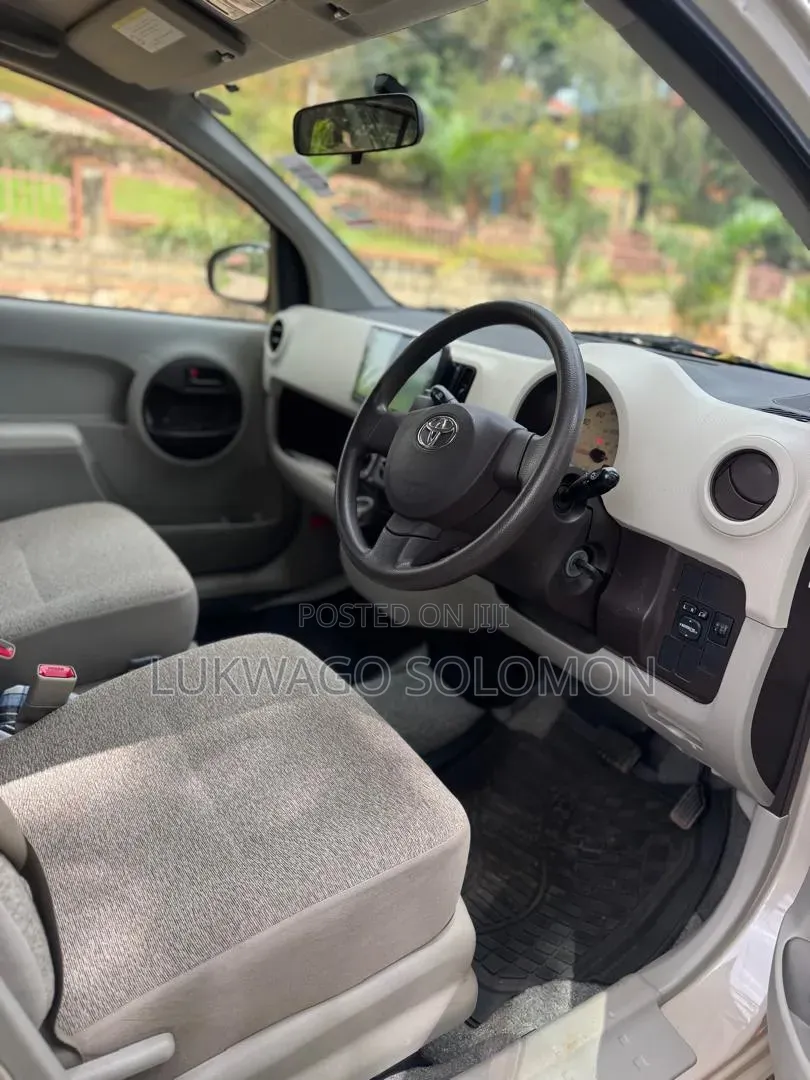Toyota Passo 2010 Beige