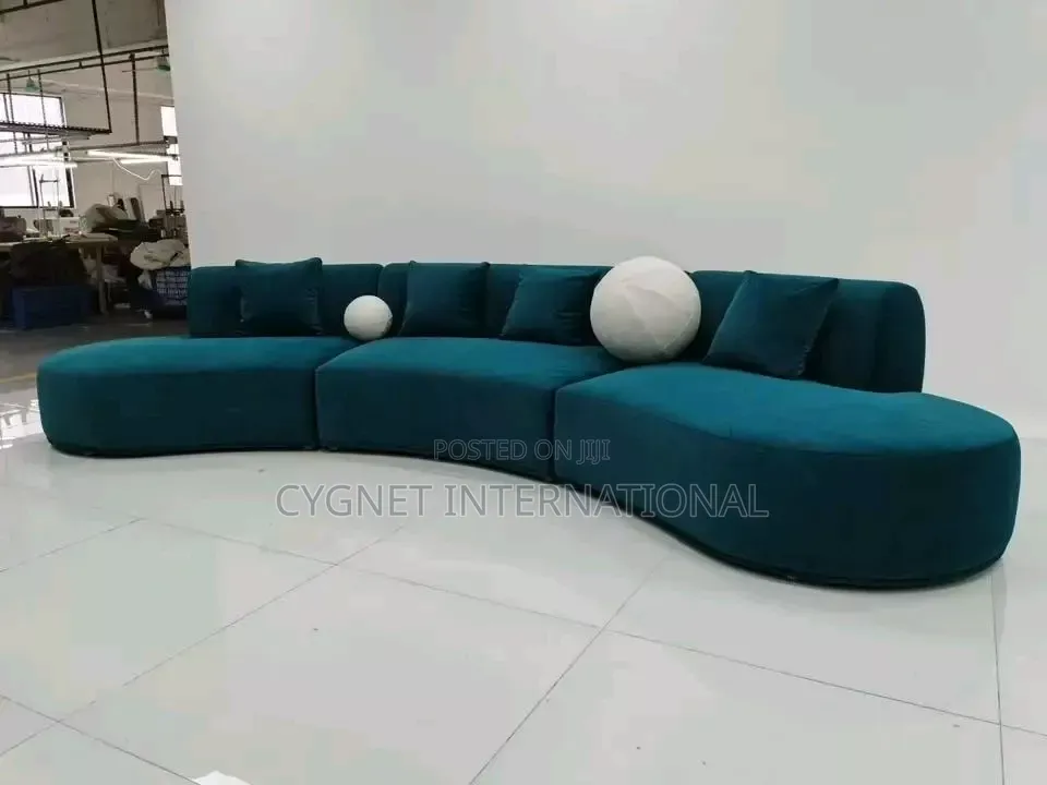 Executive Luxurious Sofa Set