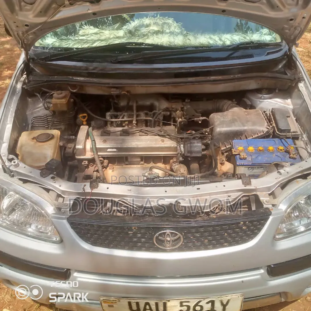 Toyota Corolla Spacio 2000 Silver