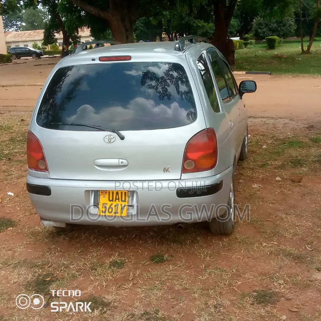 Toyota Corolla Spacio 2000 Silver