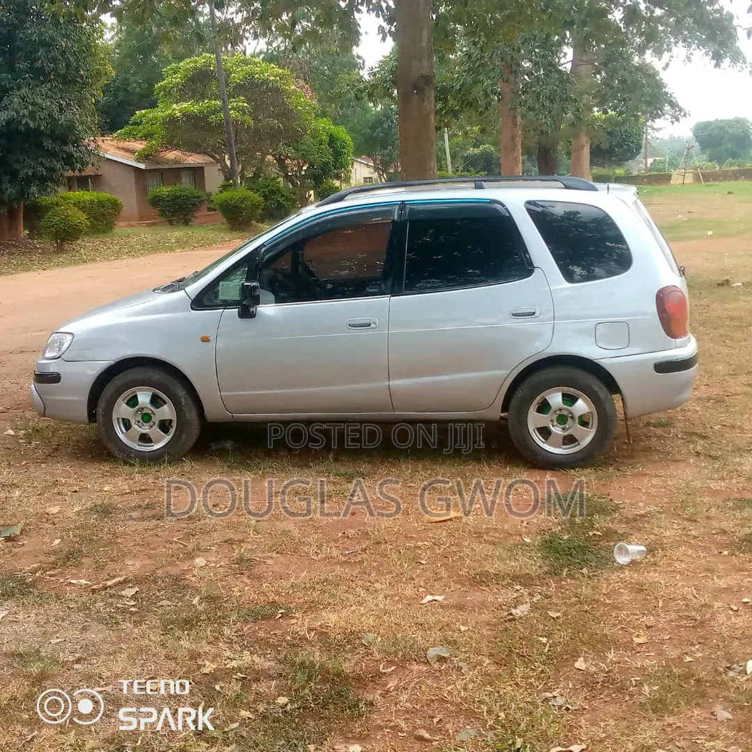 Toyota Corolla Spacio 2000 Silver