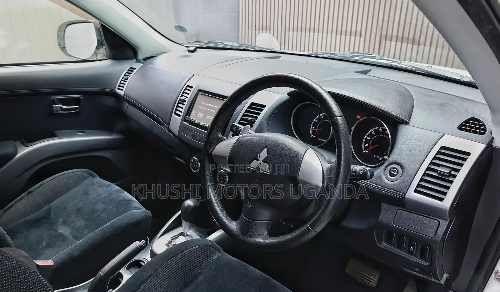 Mitsubishi Outlander 2012 White