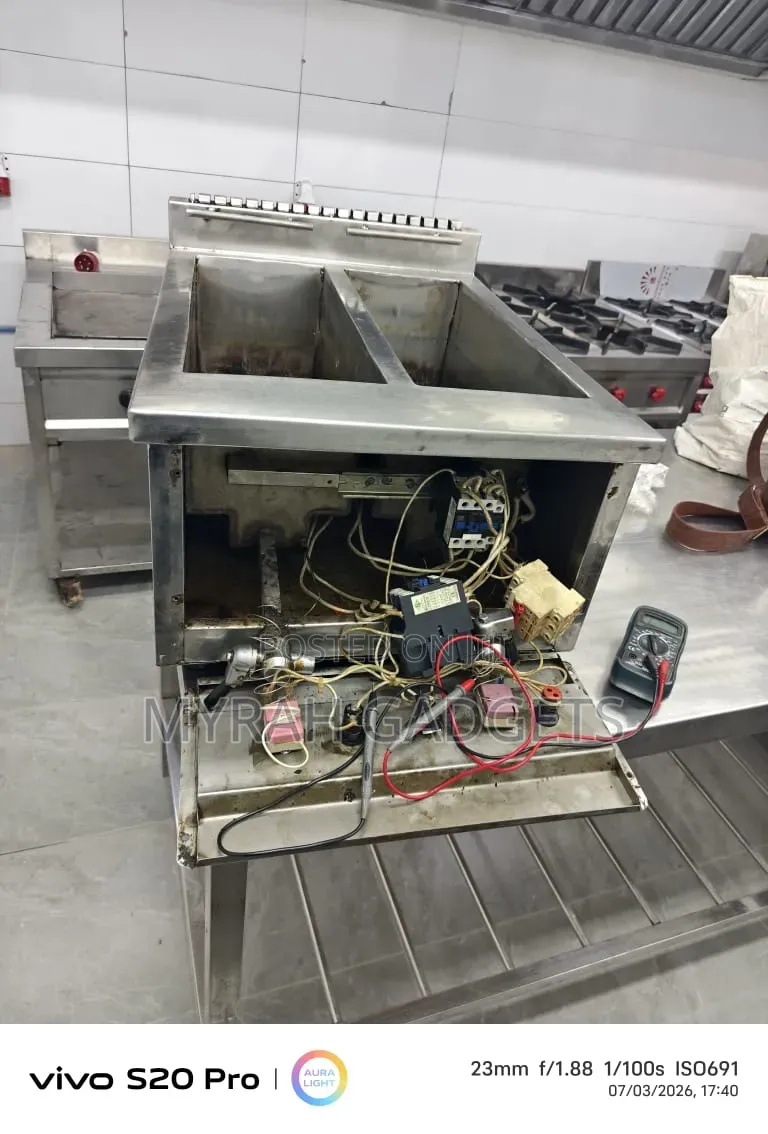 Repair of a Commercial Double-Tank Electric Deep Fryer