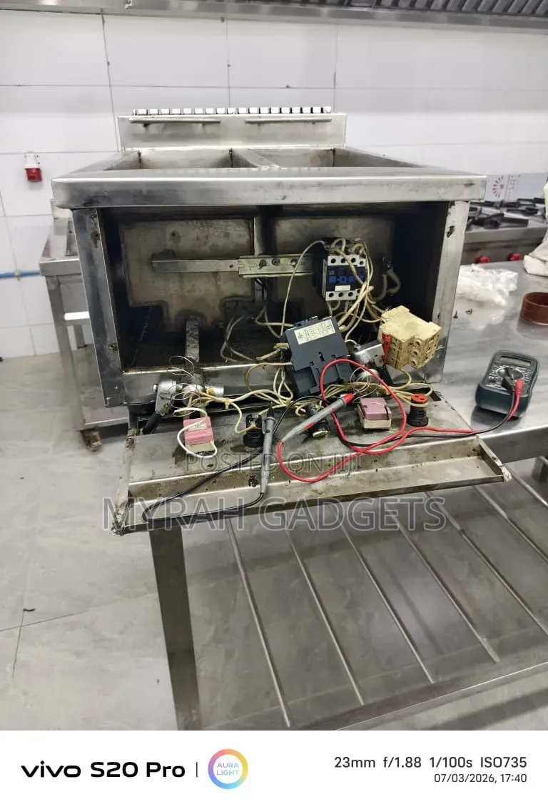 Repair of a Commercial Double-Tank Electric Deep Fryer
