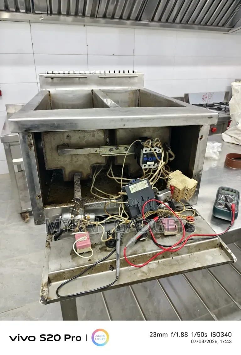 Repair of a Commercial Double-Tank Electric Deep Fryer
