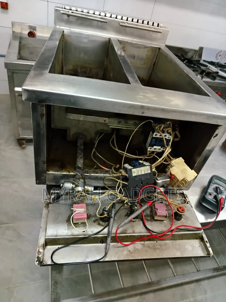 Repair of a Commercial Double-Tank Electric Deep Fryer