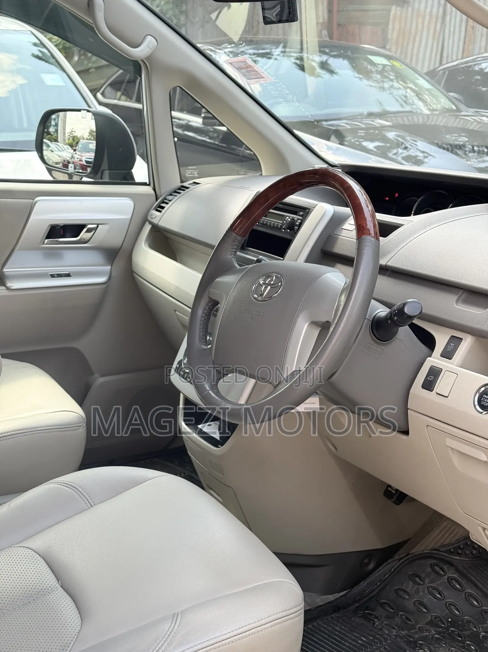 Toyota Noah 2013 Silver