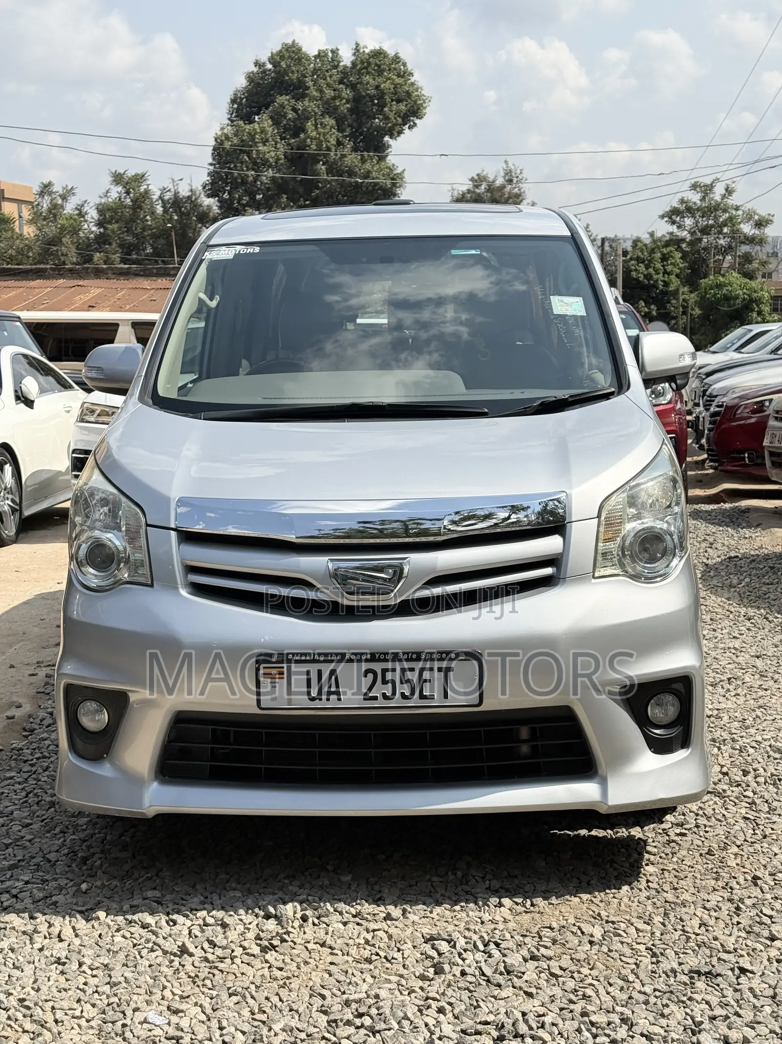 Toyota Noah 2013 Silver
