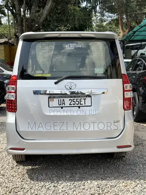 Toyota Noah 2013 Silver