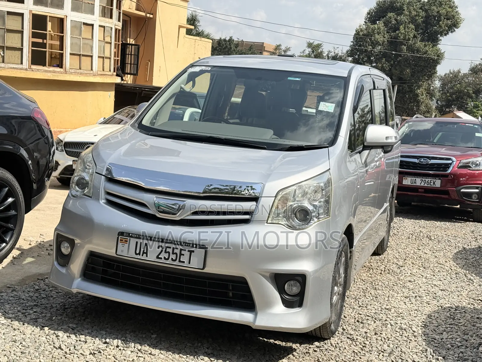 Toyota Noah 2013 Silver