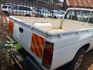 Nissan Pick-Up 1980 White