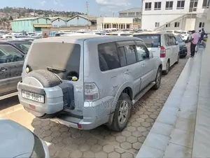 Mitsubishi Pajero 2012 Silver