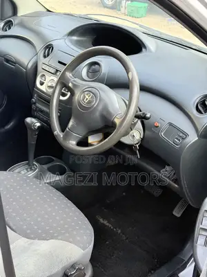 Toyota Vitz 2006 Silver