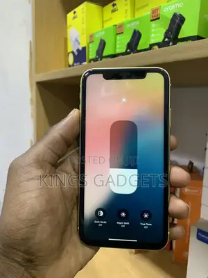 Apple iPhone 11 64 GB Yellow