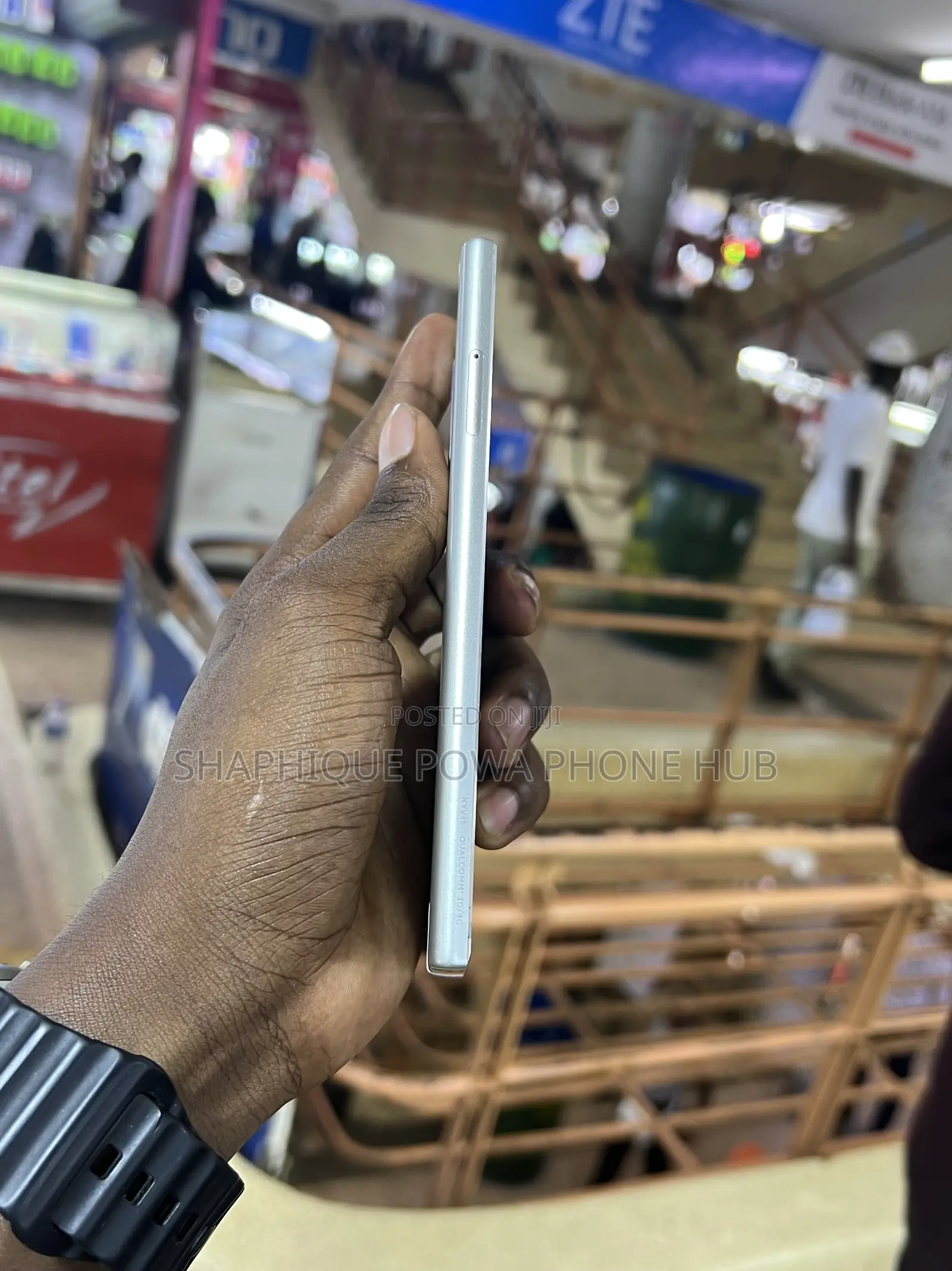 Kyocera Urbano V04 KYV45 64 GB White