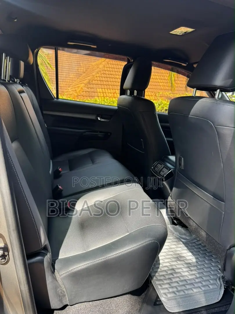 Toyota Hilux 2023 Green