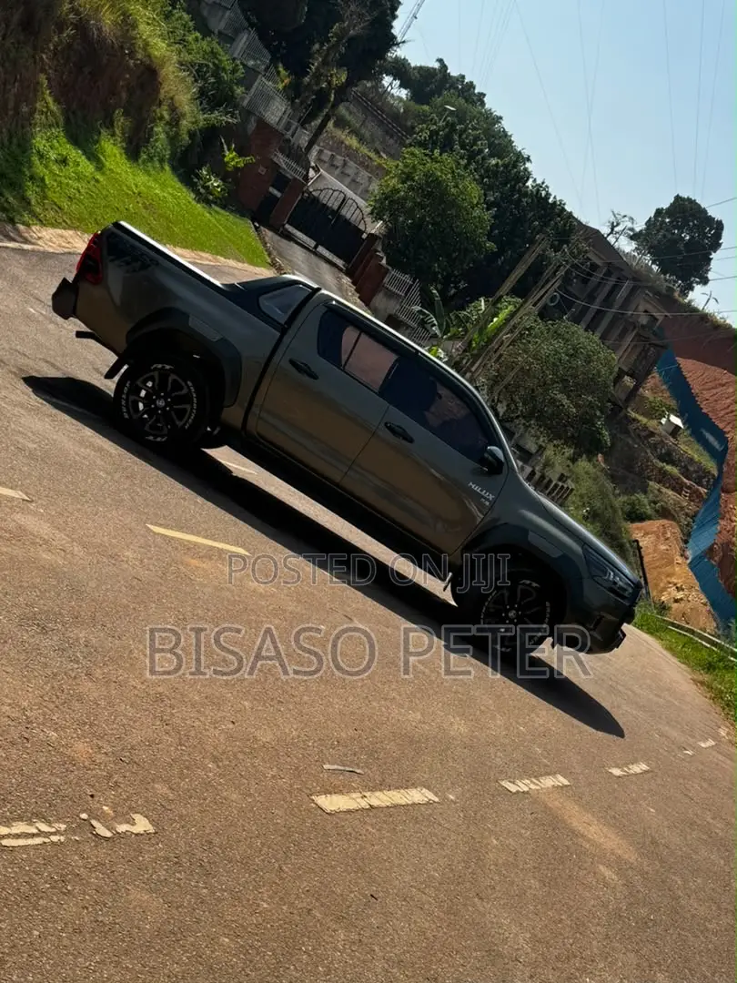 Toyota Hilux 2023 Green
