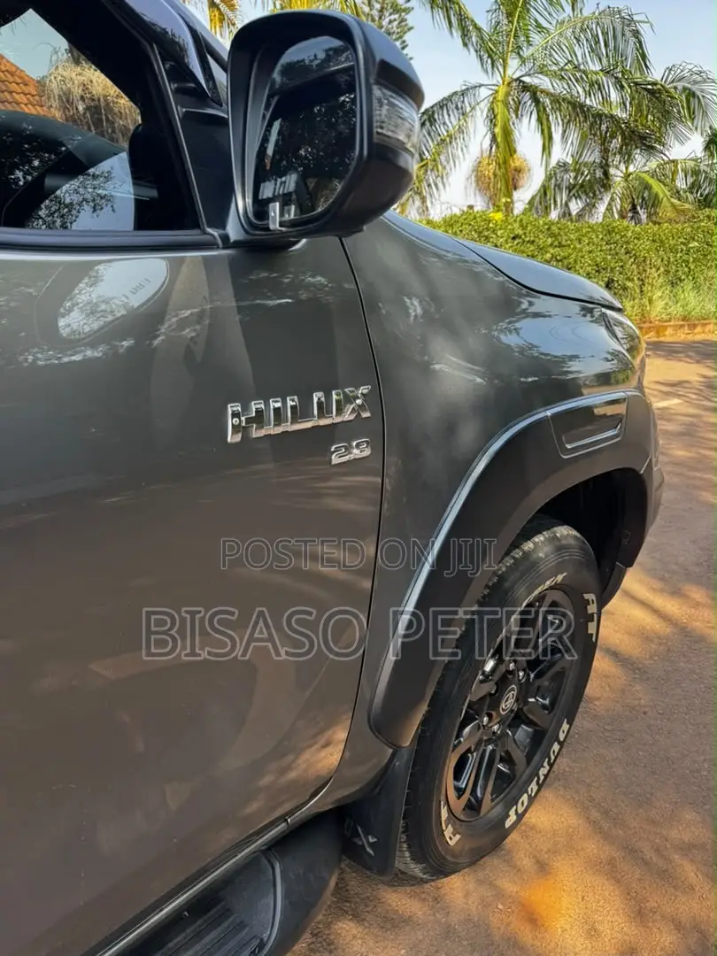Toyota Hilux 2023 Green