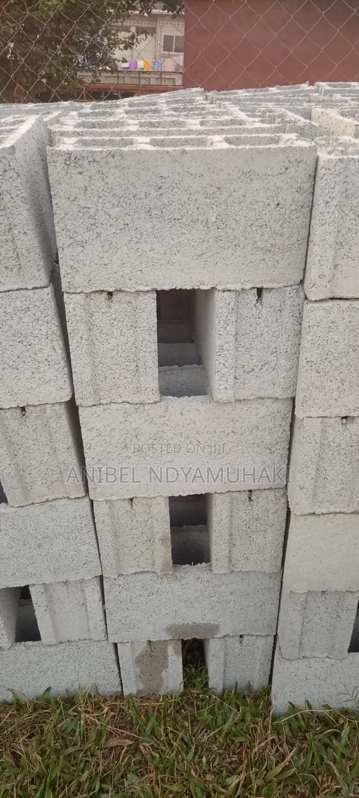 High Quality 6 - Inch Hollow Blocks (Free Delivery With in Kampala)
