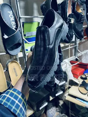Non Laced Gentle Black Shoes
