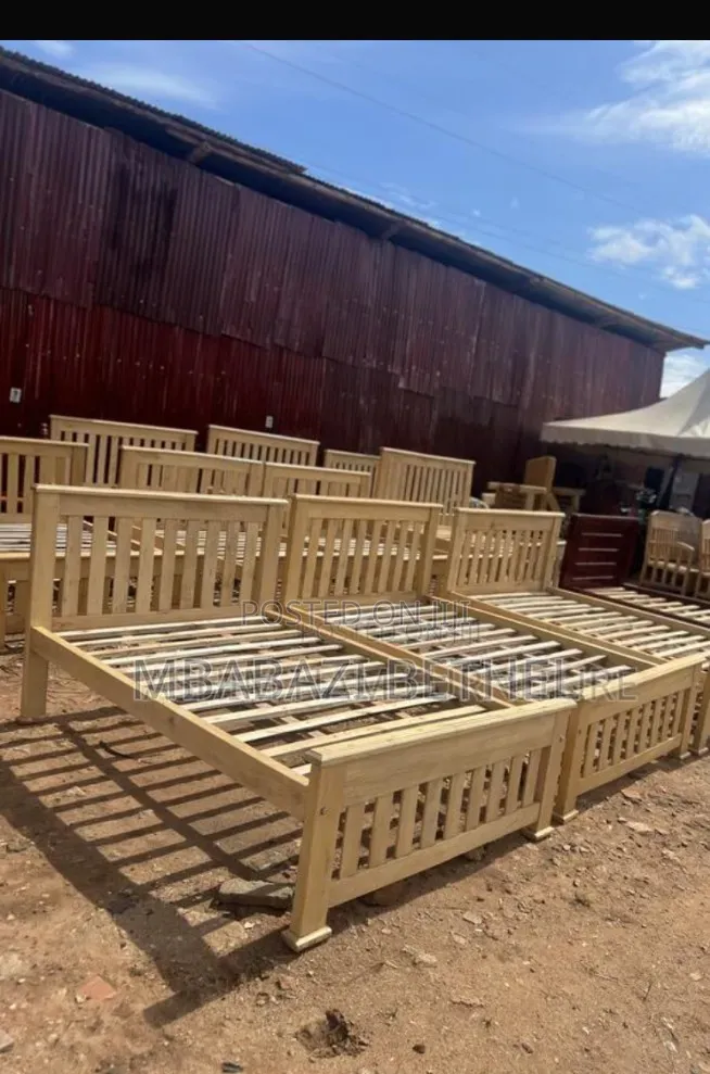 5by6 Wooden Bed in Perfect Condition for Sale