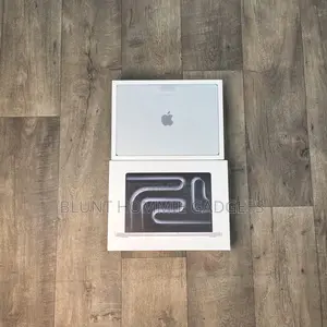 New Laptop Apple MacBook Pro 2023 M3 16GB Apple M3 SSD 512GB