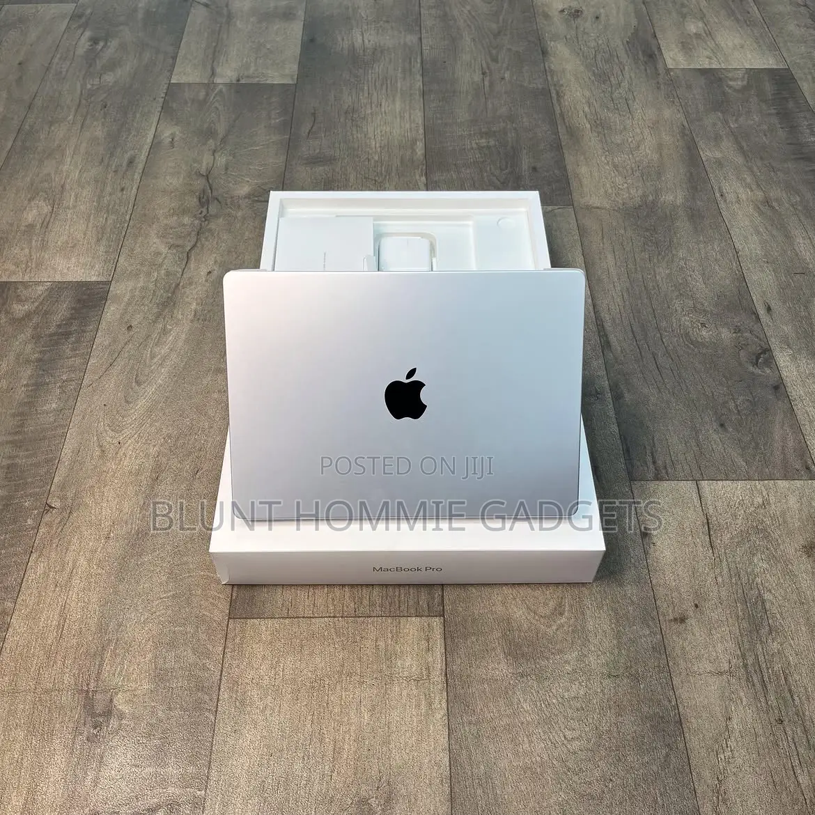New Laptop Apple MacBook Pro 2023 M3 16GB Apple M3 SSD 512GB