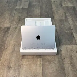 New Laptop Apple MacBook Pro 2023 M3 16GB Apple M3 SSD 512GB