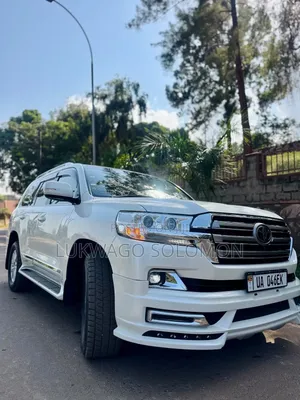 Toyota Land Cruiser 2017 White