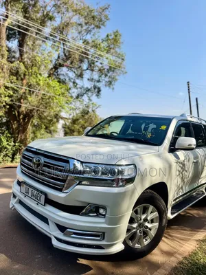 Toyota Land Cruiser 2017 White