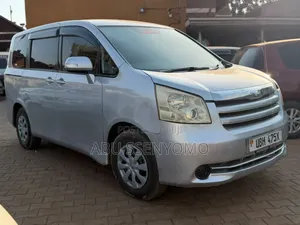 Toyota Noah 2008 Silver