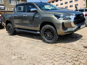 Toyota Hilux 2022 Green