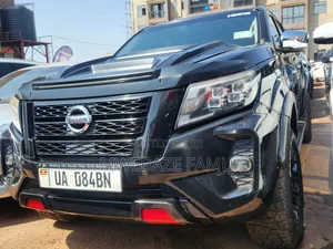 Nissan Navara 2015 Black