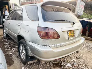 Toyota Harrier 2000 Silver