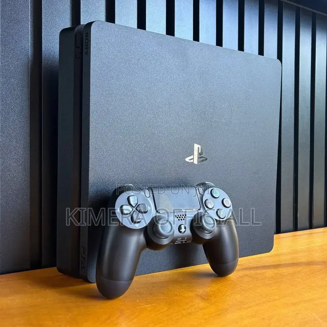 Chipped Ps4 Slim, 12 Games, 2pads. It's Better Than a Lying Girlfriend