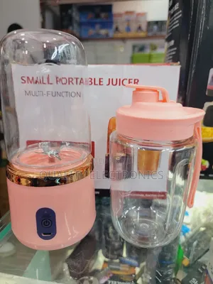 Small Portable Hand Juicer With a Glass Bottle