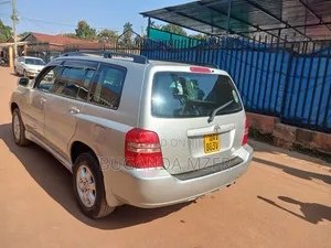 Toyota Kluger 2000 White