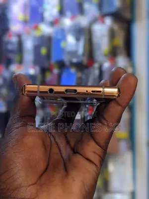 Fujitsu Arrows NX9 F-52A 128 GB Gold