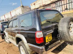 Toyota Hilux Surf 2004 Black
