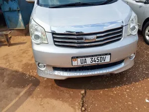 Toyota Noah 2010 Silver