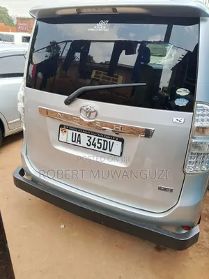 Toyota Noah 2010 Silver