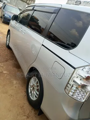 Toyota Noah 2010 Silver