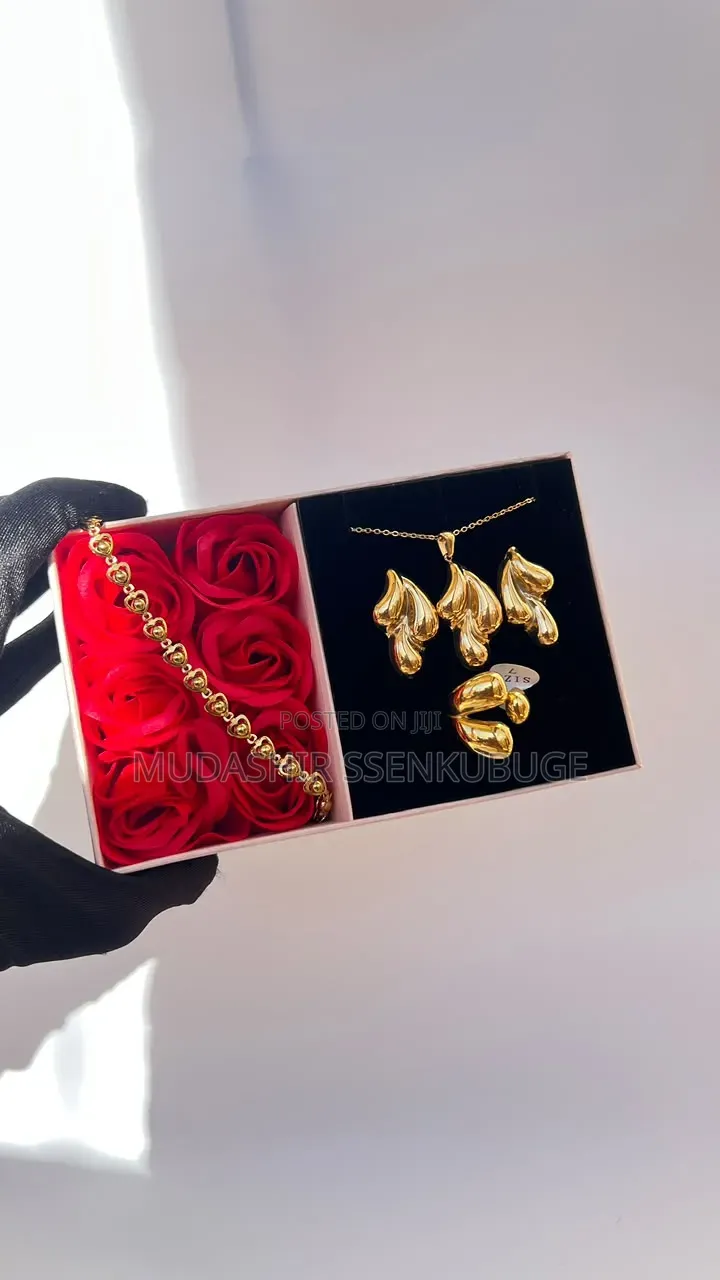 Ladies Necklaces
